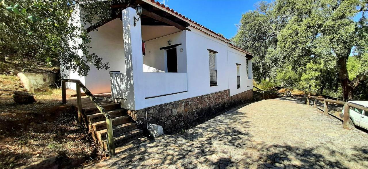 Finca Valbono Apartamentos Rurales Y Hotel Aracena Exterior photo
