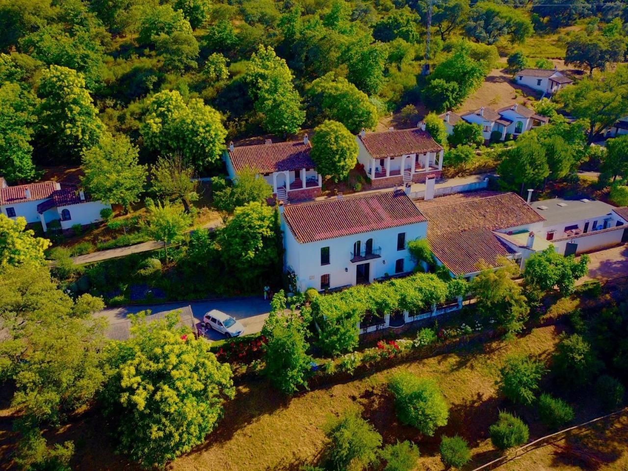 Finca Valbono Apartamentos Rurales Y Hotel Aracena Exterior photo